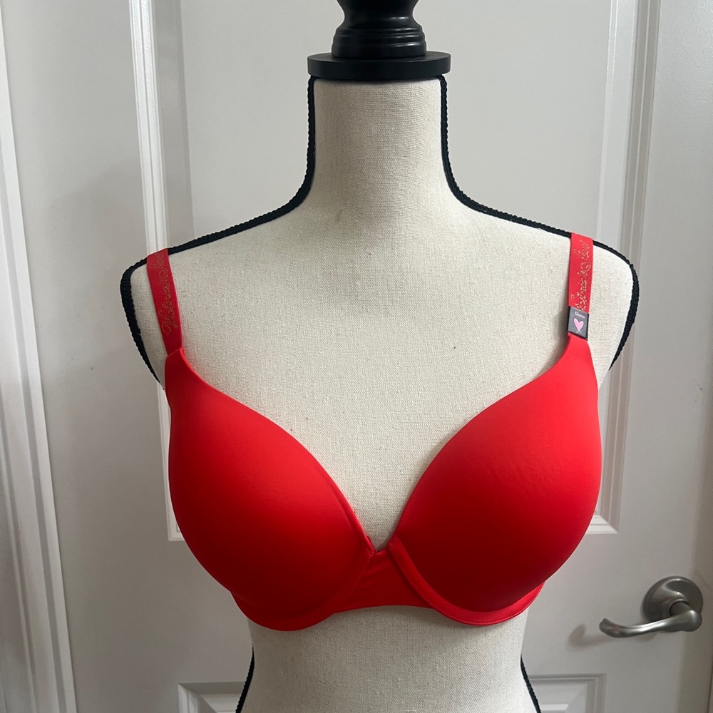 Victoria’s Secret 32DDD bra
